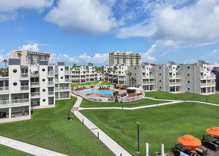 New Stunning Ocean-View Beachfront Resort, Heated Pool!