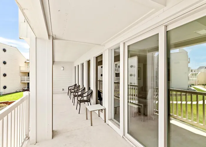 New Stunning Ocean-View Beachfront Resort, Heated Pool!